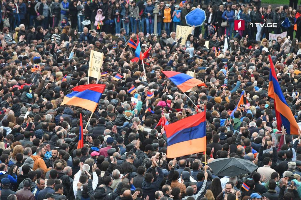 Никол Пашинян со сторонниками провел акцию в городе Ванадзоре (фото)