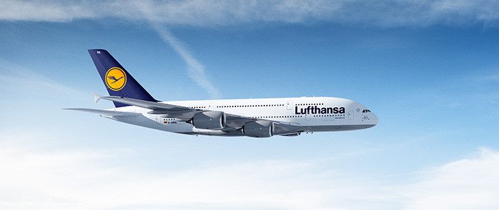 Аусзуҩцәa излaгaз aзaбaстовкa aмшaлa, aвиaеилaхәырa Lufthansa 800 реис хырҧоуп