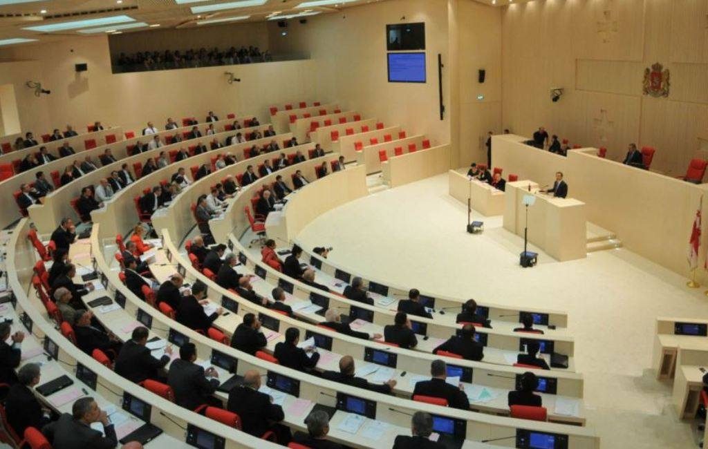 Session of parliamentary majority postponed