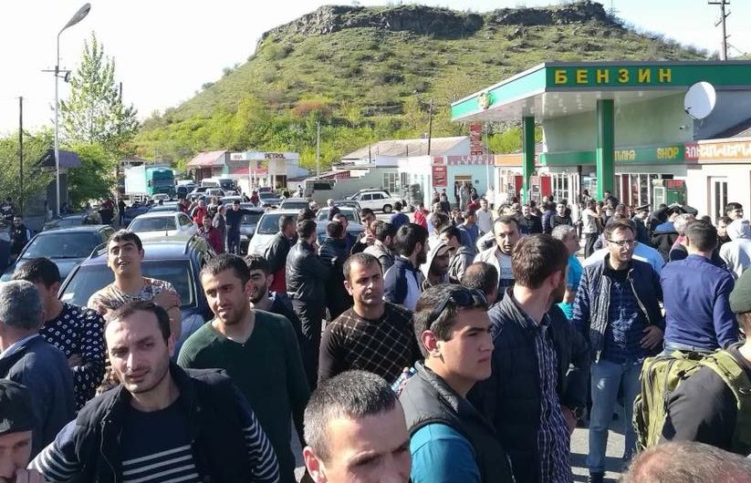По информации СМИ, перекрыта дорога к границе Армении-Грузии