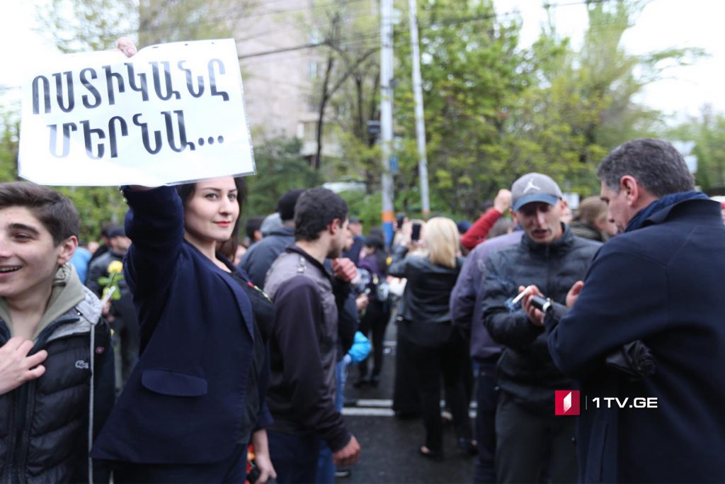 Protest continue in Yerevan, opposition chants ‘Say no to Serzh’