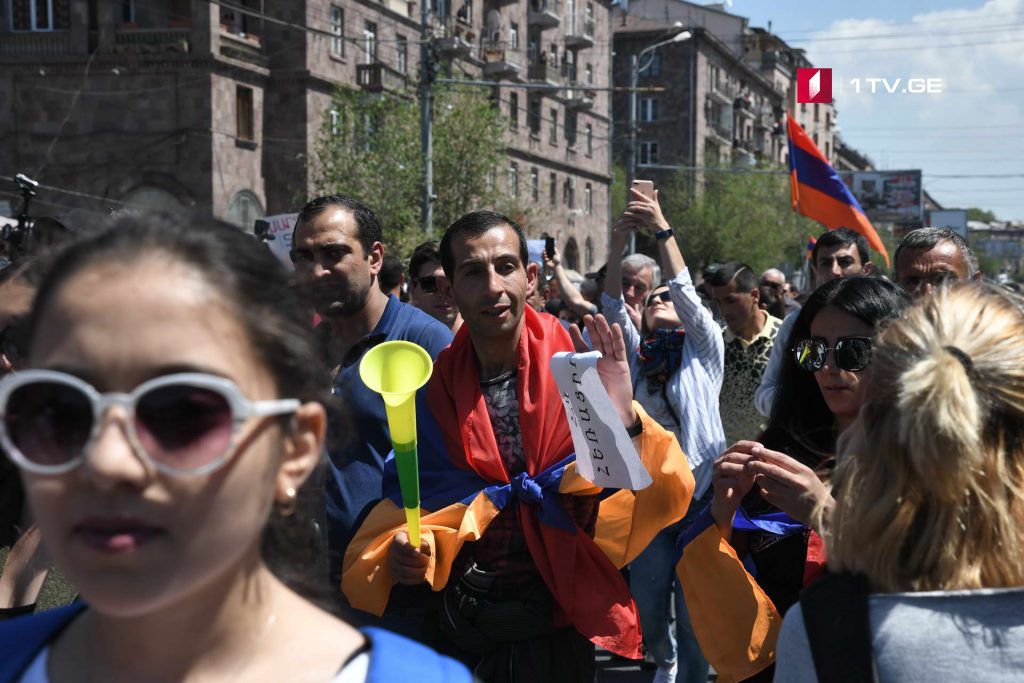 Акции протеста в Ереване продолжаются (фото)