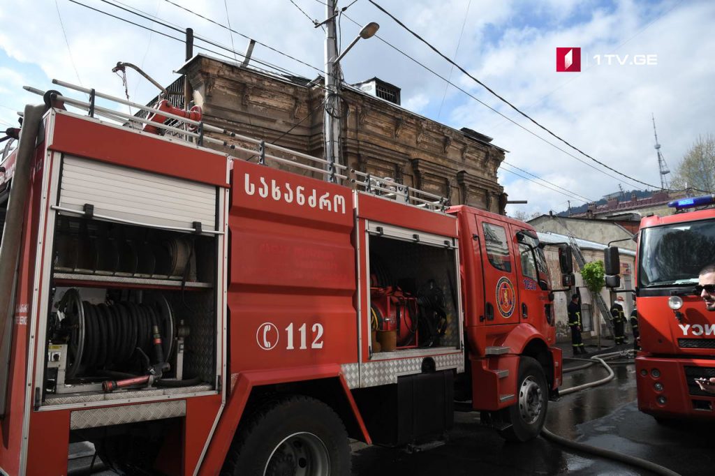 Tbilisidə, Kiyev küçəsində baş verən yanğın nəticəsində 200 kvadrat metrlik ərazi yandı [Foto]