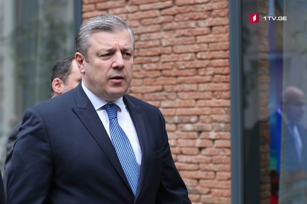 Премьер-министр Грузии Георгий Квирикашвили поздравляет Сержа Саргсяна с избранием на пост премьера Армении