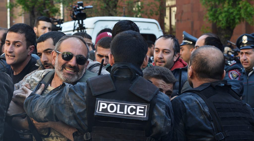 Ermənistan mediası - Yerevanda müxalifətçi Nikol Paşinianı yaxaladılar