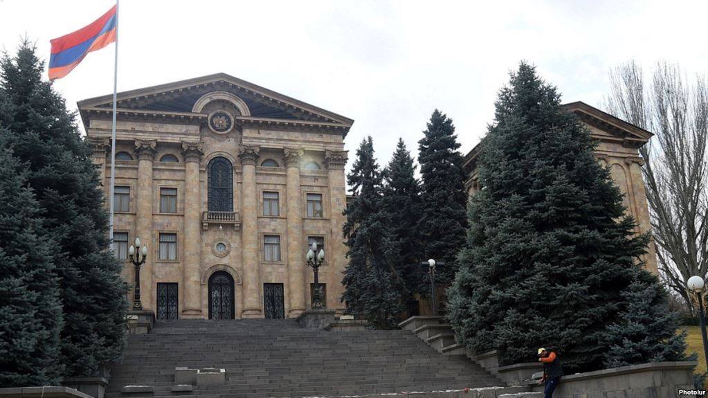 Парламент Армении рассмотрит вопрос избрания нового премьер-министра 8 мая