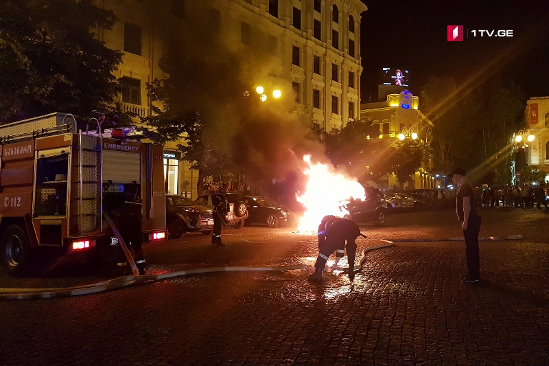 Թբիլիսիում, Ազատության հրապարակում մեքենա է այրվում