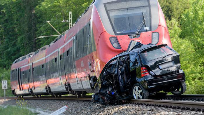 Четыре человека погибли в результате двух железнодорожных аварий в Баварии