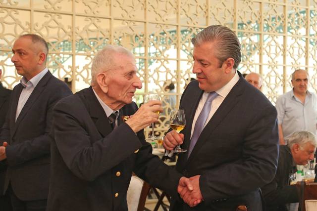 PM hosts World War II Veterans at solemn dinner
