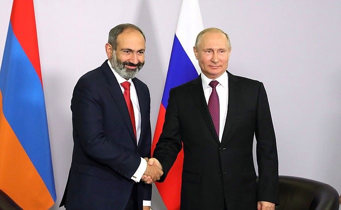 Никол Пашинян встретился в Сочи с президентом России