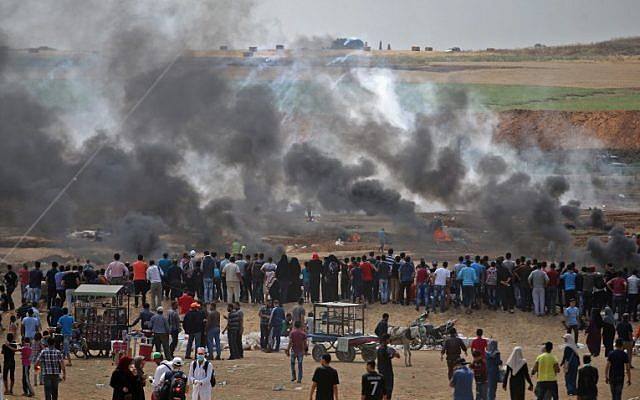 У границы сектора Газа израильские военные открыли огонь по палестинцам