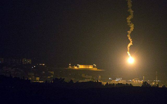 Израиль нанес в секторе Газа авиаудары по объектам военной базы "Хамас"