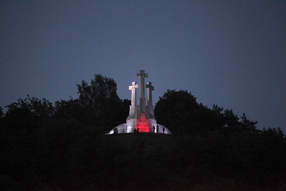 Достопримечательности Вильнюса подсветили в цвета флага Грузии [фото]