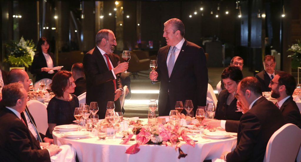 Официальный ужин в честь премьер-министра Армении прошел от имени Георгия Квирикашвили