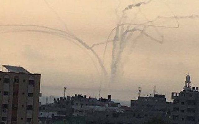 В направлении Израиля с территории сектора Газа было выпущено более 20-ти снарядов