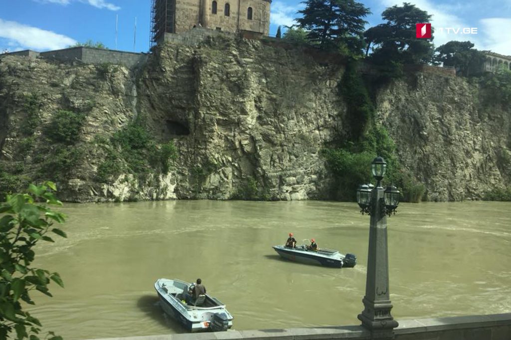 Rescuers are looking for person in Mtkvari River