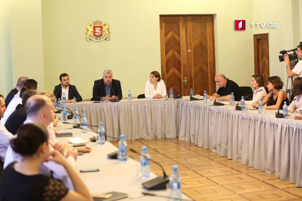 NGOs meet with the members of Interim Investigation Commission