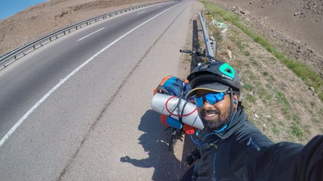 BBC - Велосипедиста не пустили в Грузию, который ехал из Индии в Россию на Чемпионат мира по футболу