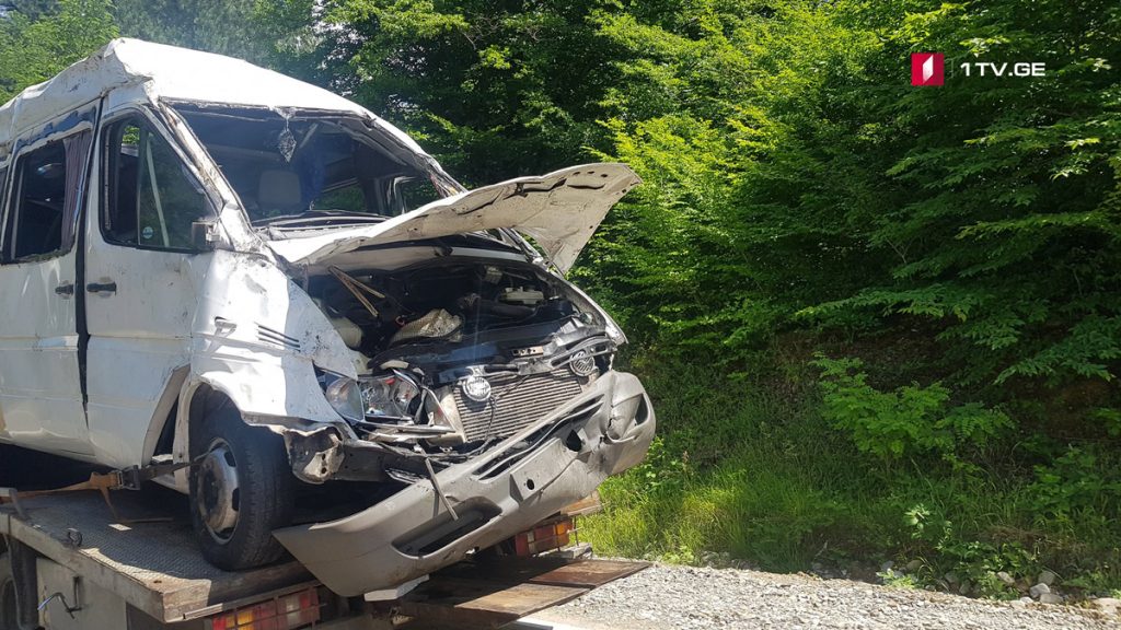 Driver of mini-bus lost control of steering-wheel at Gombori Pass