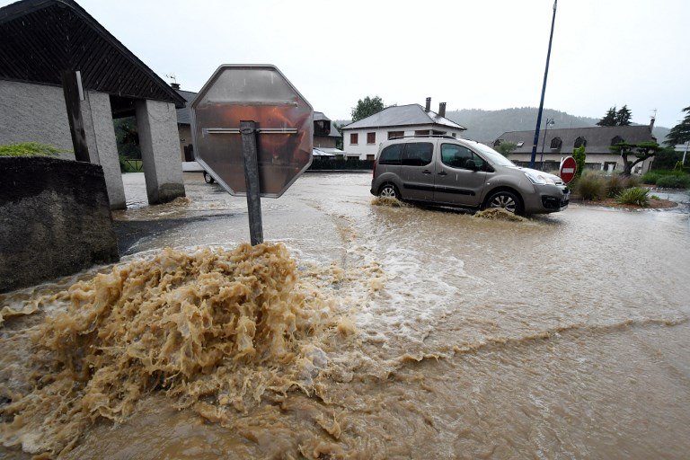 Три человека погибли в результате наводнения во Франции