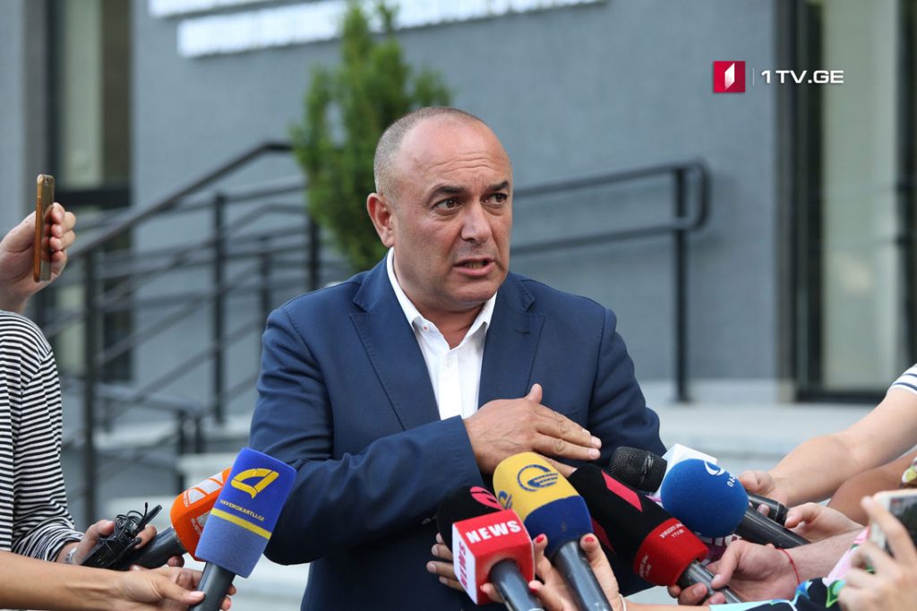 Члену "Национального движения" Азеру Сулейманову предъявили обвинение в насилии