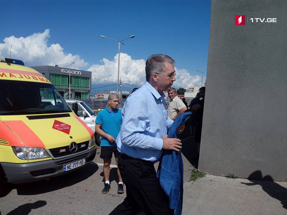 Давид Сергеенко прибыл в реферальную клинику Телави, чтобы навестить пострадавших в ДТП на перевале Гомбори