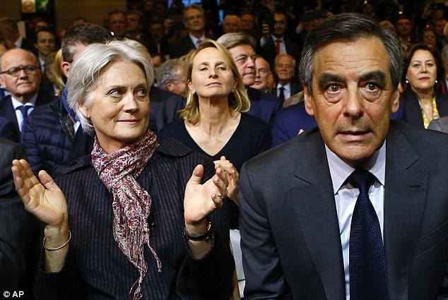 Бывшему премьеру Франции и его супруге предъявлены обвинения в присвоении государственных средств