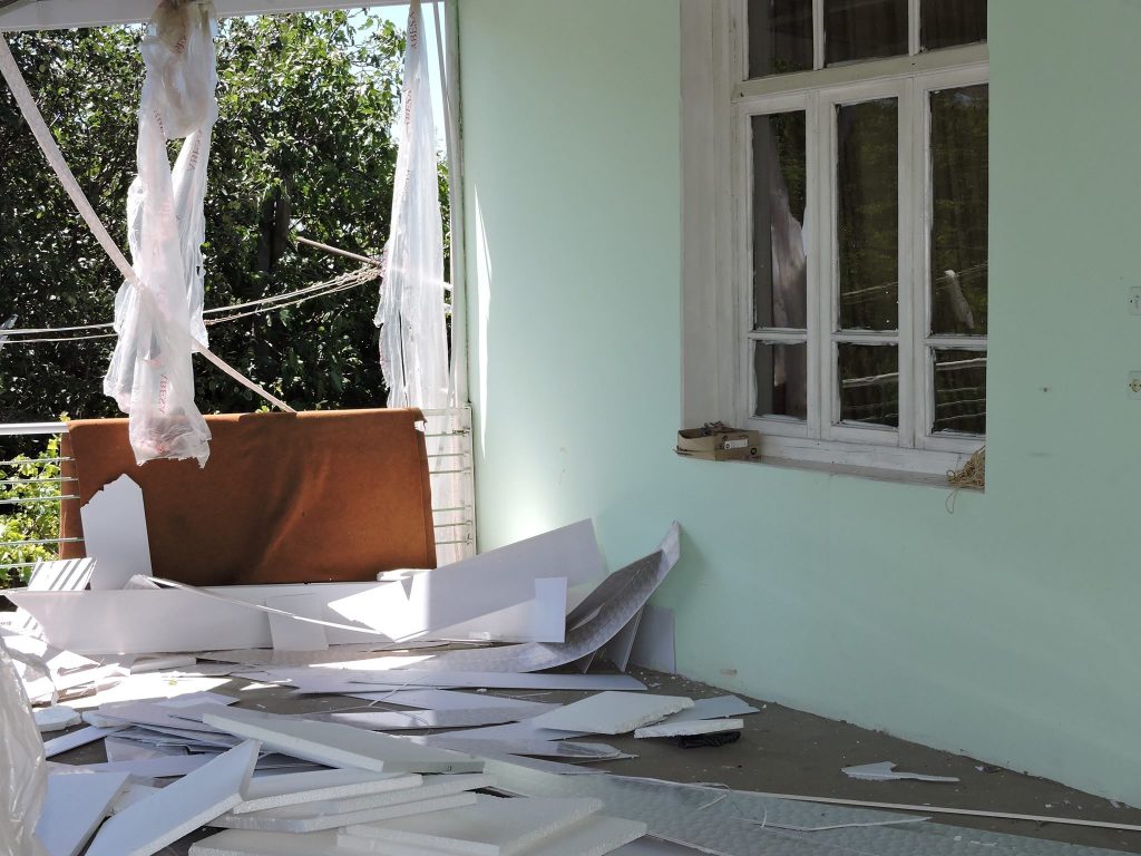 Сильный ветер и град в селе Земо Мачхаани нанесли ущерб населению