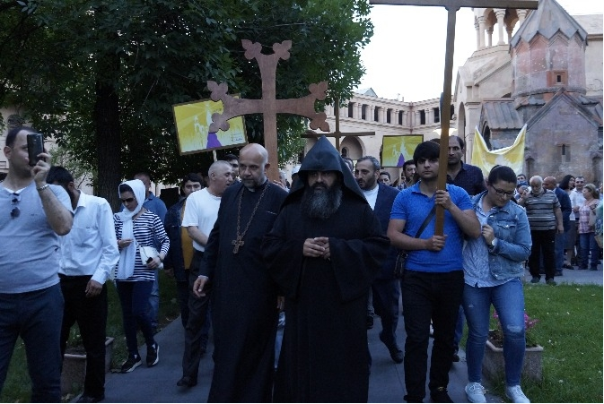 Հայաստանում կաթողիկոս պատրիարք Գարեգին Բ-ի պաշտոնաթողության պահանջով տեղի է ունեցել բողոքի ցույց