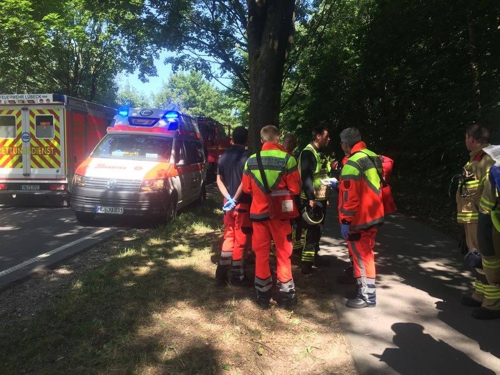 Almaniyanın Liubek şəhərində bir kişi avtobusda 14 nəfəri bıçaqladı