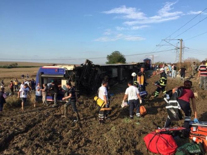 Количество погибших в железнодорожной катастрофе в Турции увеличилось до 24 человек