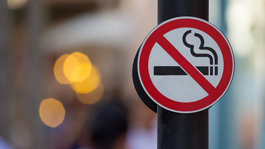 Во дворах медицинских и образовательных учреждений могут разрешить курить