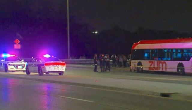 В Канаде, женщина вооруженная ножом напала на пассажиров автобуса