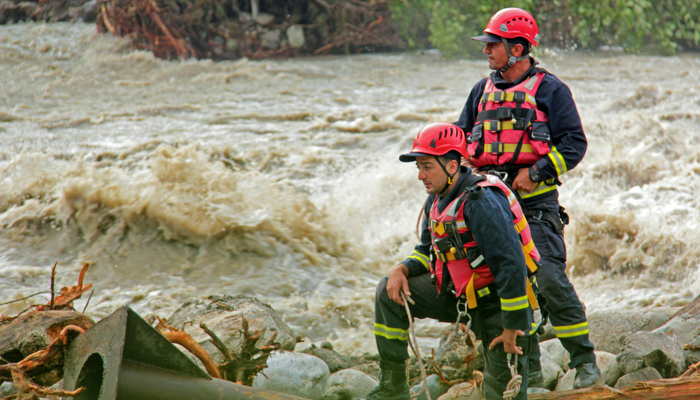 Спасатели-пожарные, которые принимали участие в работах по ликвидации последствий стихии в Чубери, Лентехи и Рустави получат денежное вознаграждение