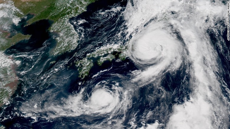 К Японии со стороны Тихого океана приближается тайфун