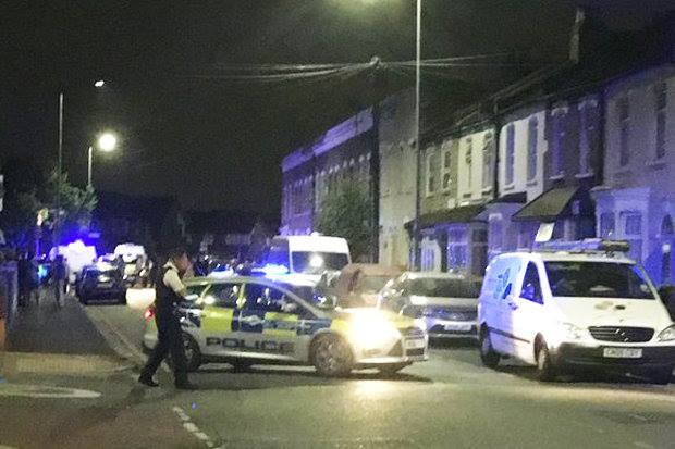В результате перестрелки с полицией в Лондоне задержаны три человека