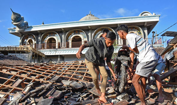 Количество жертв в результате землетрясения в Индонезии увеличилось до 105 человек