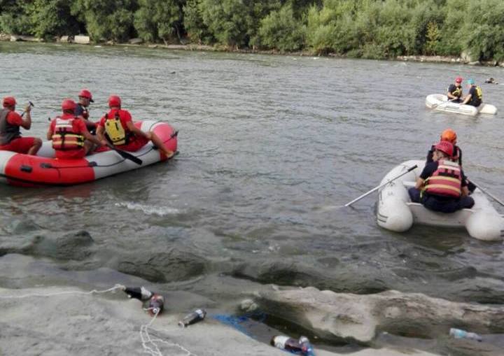 Спасатели достали из реки Мтквари в тбилисском районе Самгори труп 20-летнего мужчины