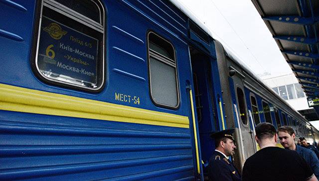 Украина рассматривает вопрос о приостановлении железнодорожного сообщения с Россией