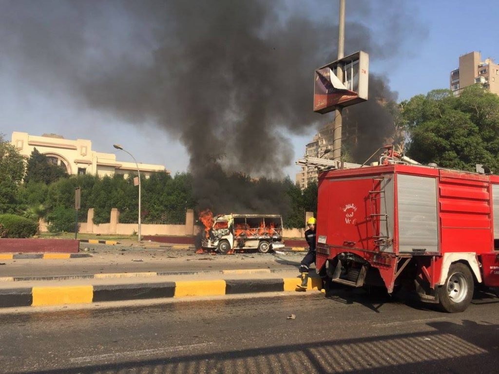 В результате взрыва автомобиля в Каире пострадали несколько человек