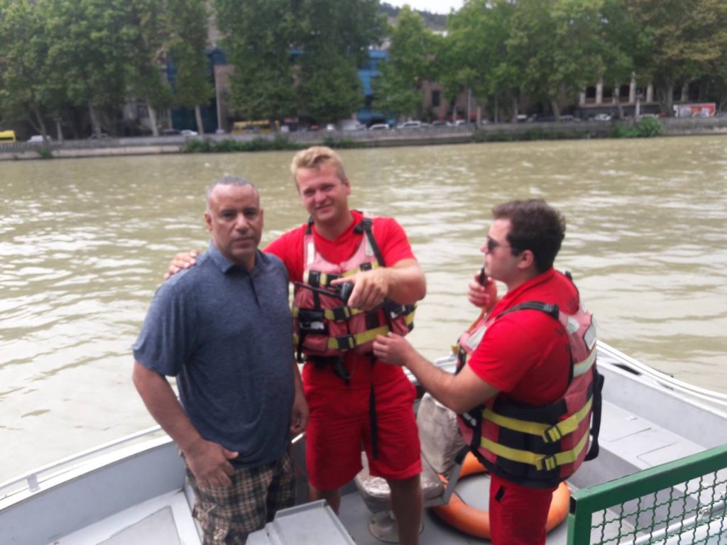 Спасатели вызволили из Мтквари туриста, который не мог сам выбраться на берег