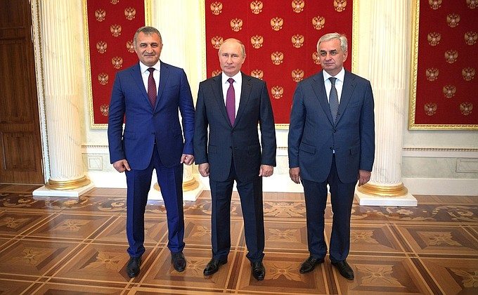 Владимир Путин - Улучшение работы контрольно-пропускных пунктов должно усилить контуры безопасности России и Абхазии