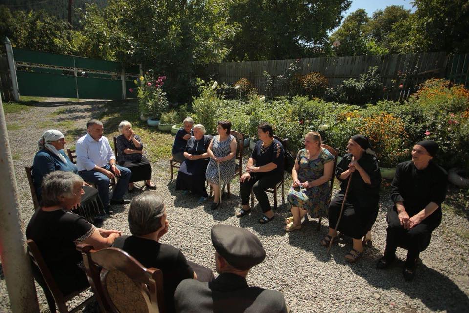Давид Бакрадзе встретился с пенсионерами в селе Ацкури Ахалцихского района