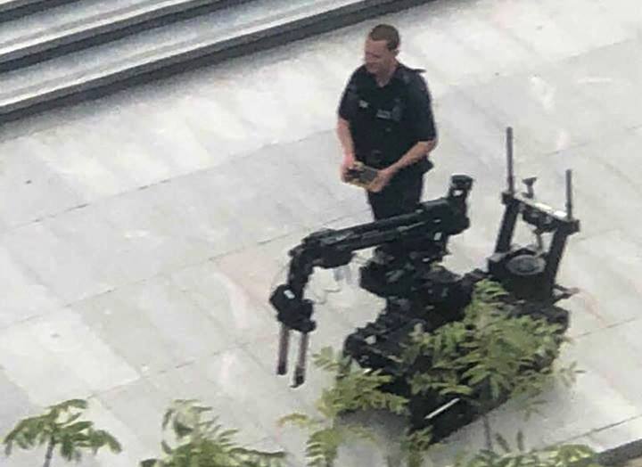 В одном из бизнес-центром Лондона полиция взорвала подозрительный предмет