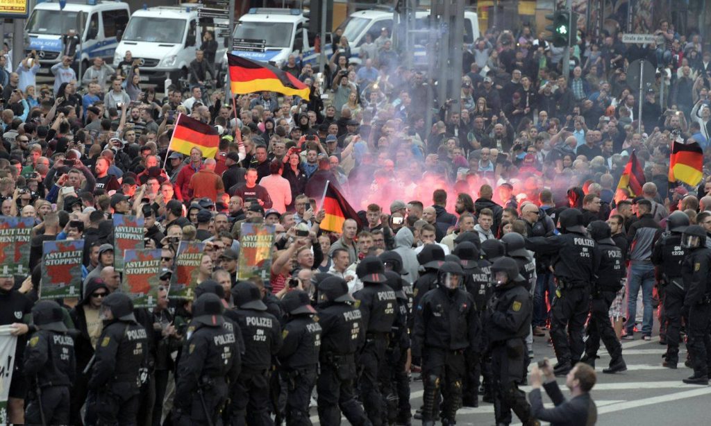 Несколько человек пострадали в Германии в результате противостояния между ультраправыми и левыми силами