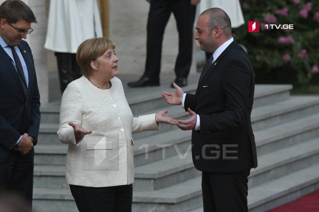 Merkel was greeted by Georgian PM [PHOTO/VIDEO]