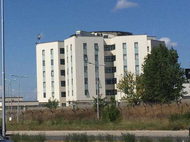 В здании Агентства разведки Косово произошла стрельба, один человек погиб
