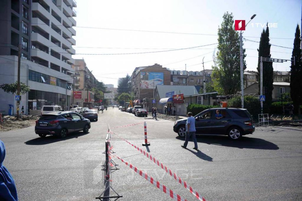 На улице Чабукиани в Тбилиси восстановлено движение транспорта