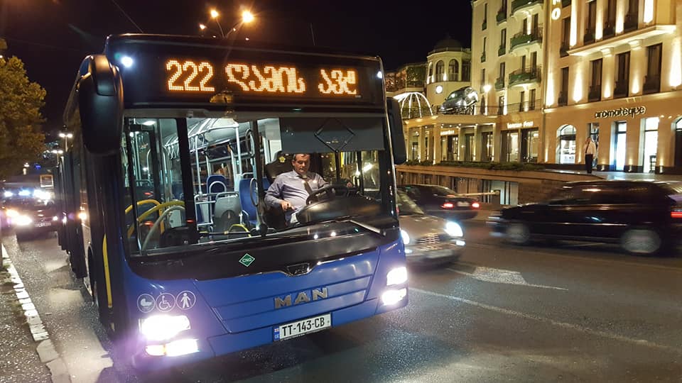 С сегодняшнего дня от станции метро «Театр Ахметели» до «Варкетили» будет ездить «Ночной автобус»