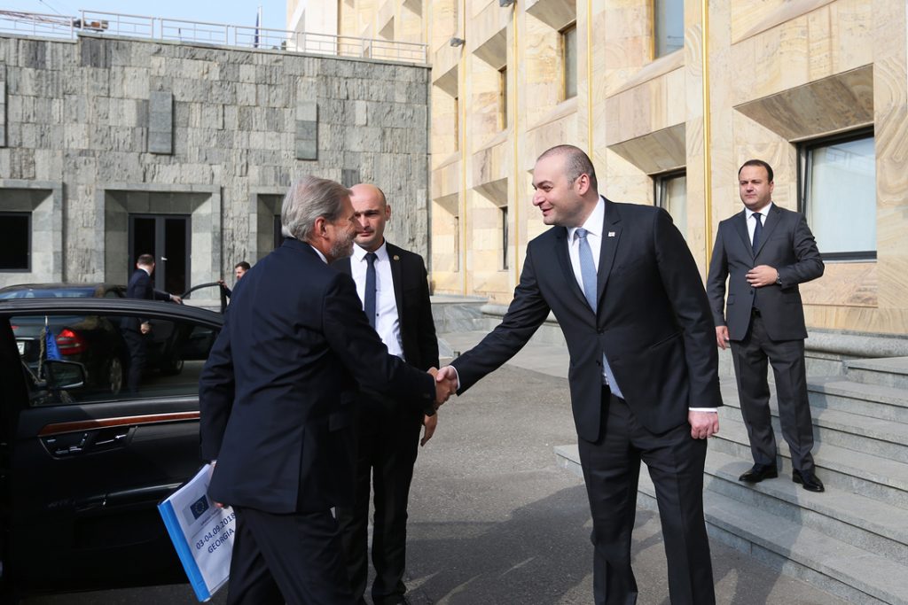 Премьер-министр Грузии встретился с еврокомиссаром Йоханнесом Ханом